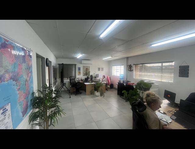 410M² WAREHOUSE TO LET IN SPARTAN